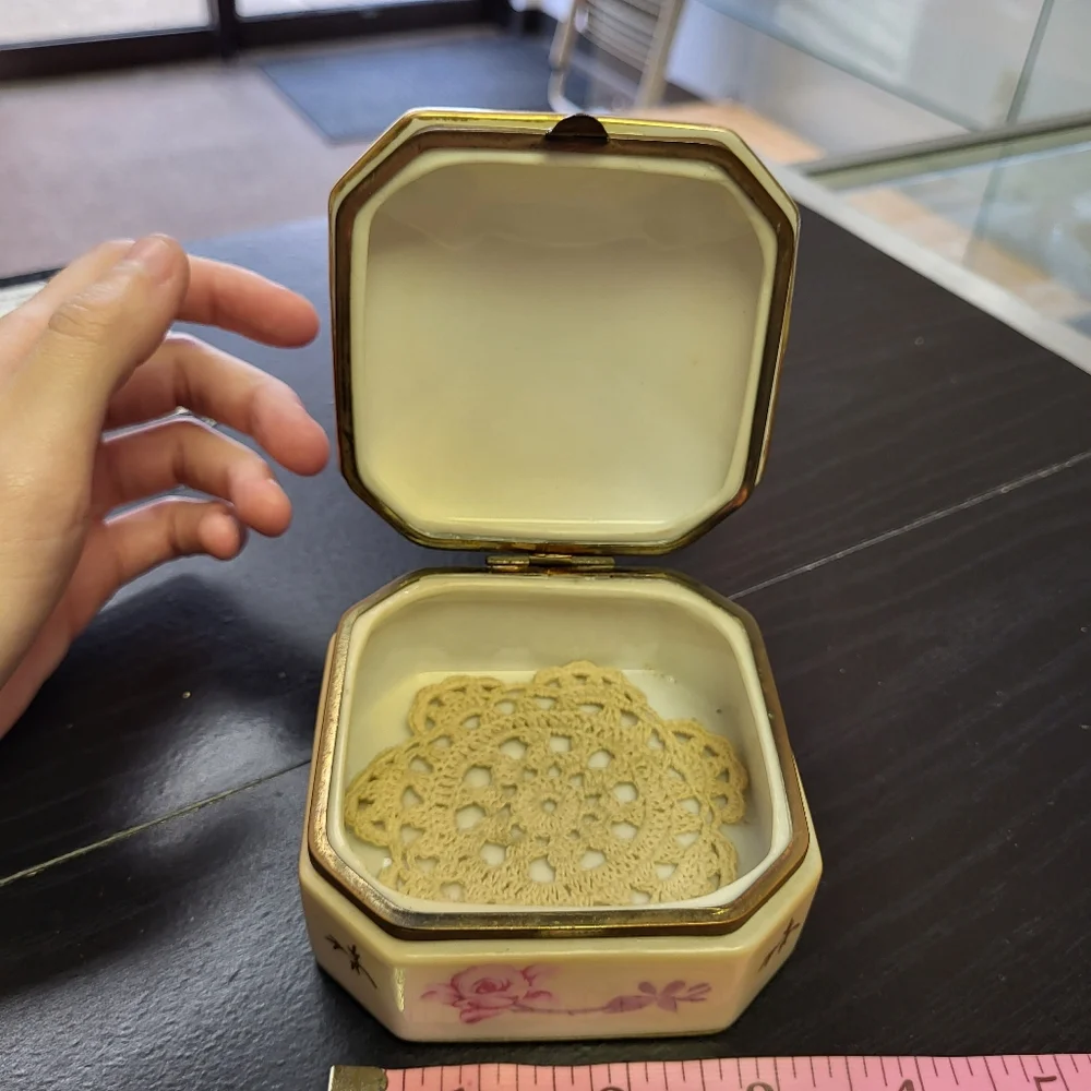Ceramic jewelry box made in Japan